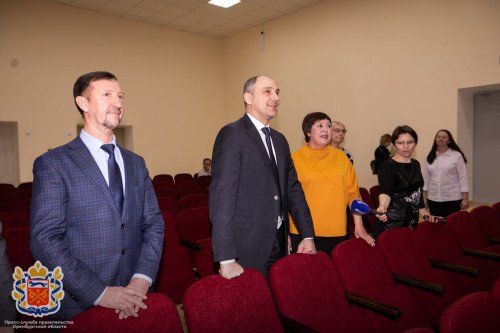 Денис Паслер посетил объекты культуры и спорта в Матвеевском и Пономаревском районах